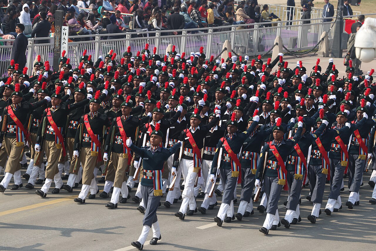 गणतंत्र दिवस परेड में मार्च करते कैडेट
